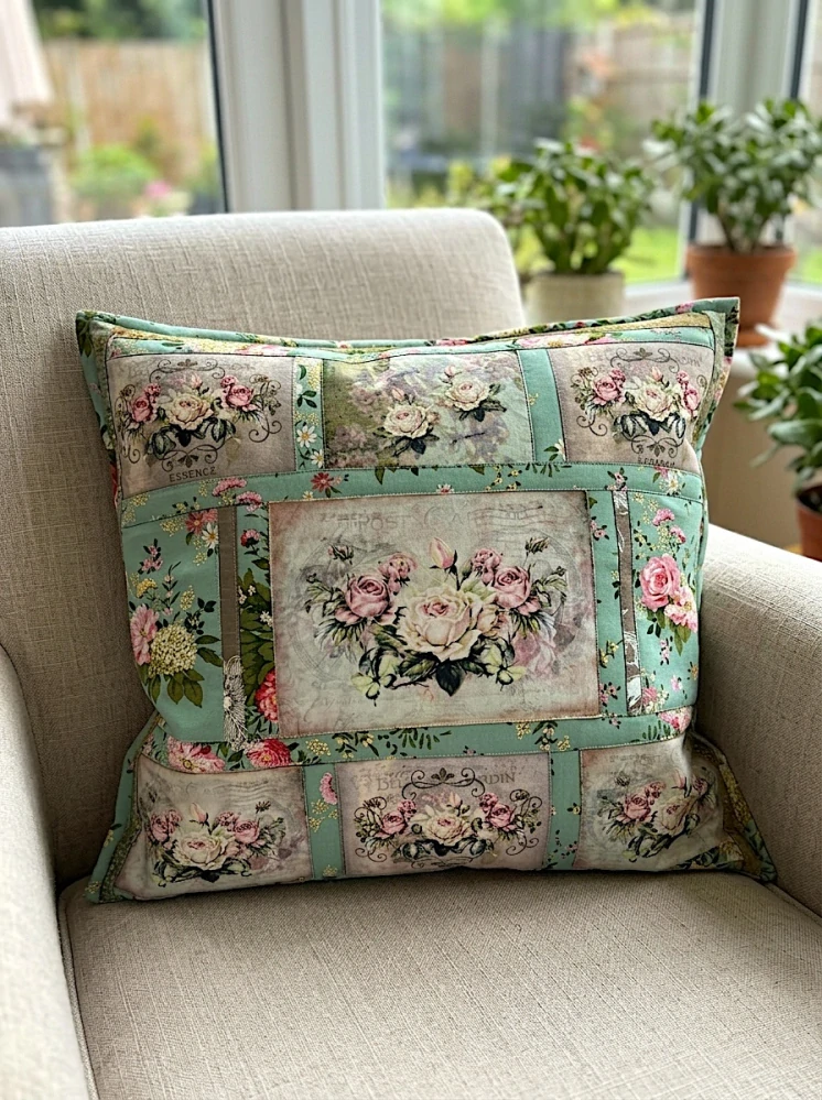 Ručně šitý patchwork povlak -Růžový nektar
