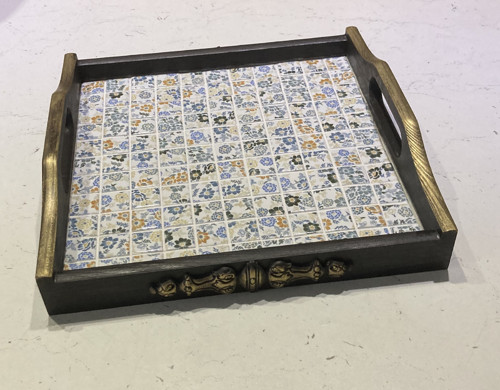 Podnos 24 x 25 x 5 cm.