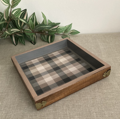 Podnos 20 x 20 x 2,5 cm.