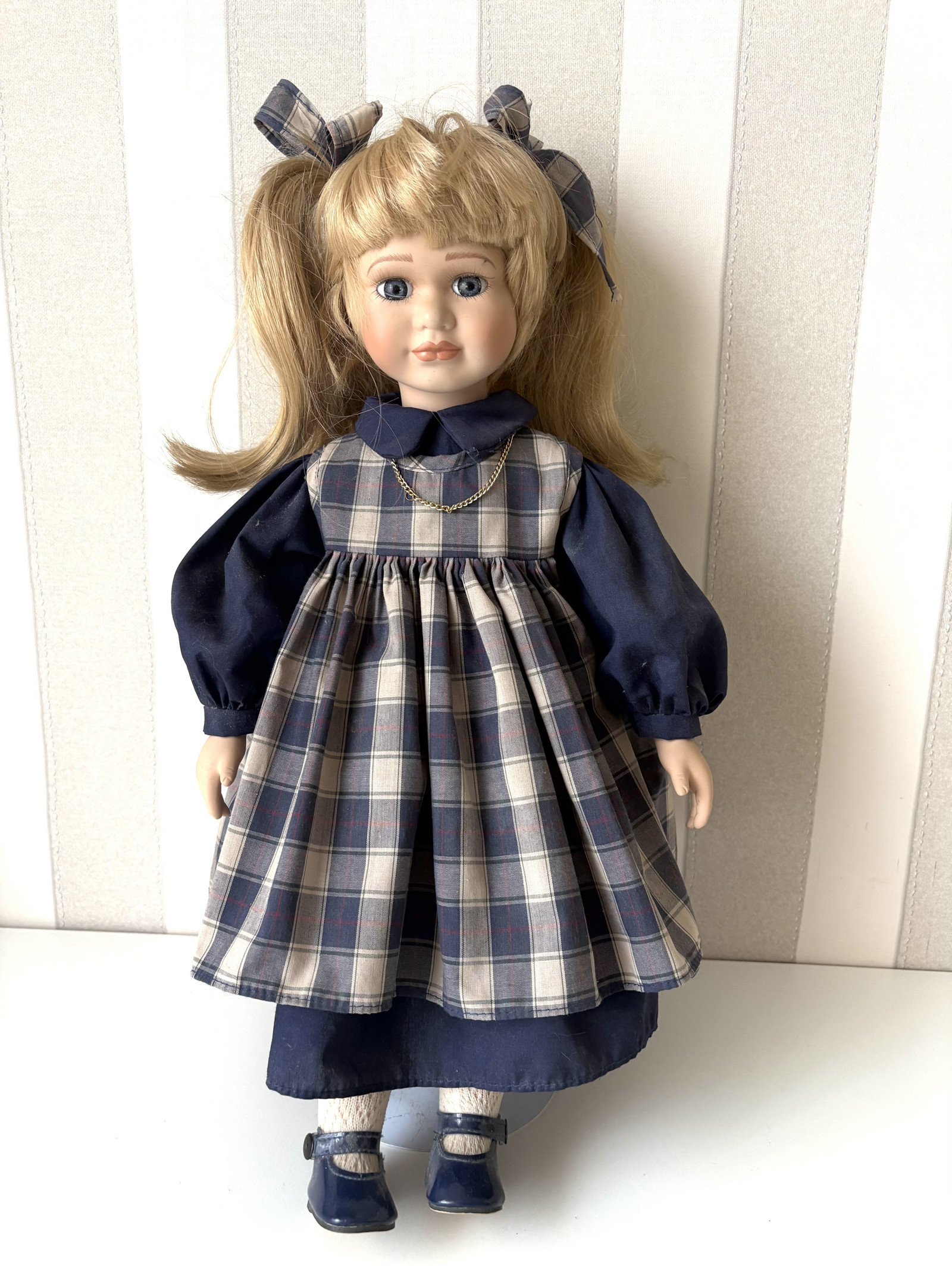 Porcelánová panenka Karolína