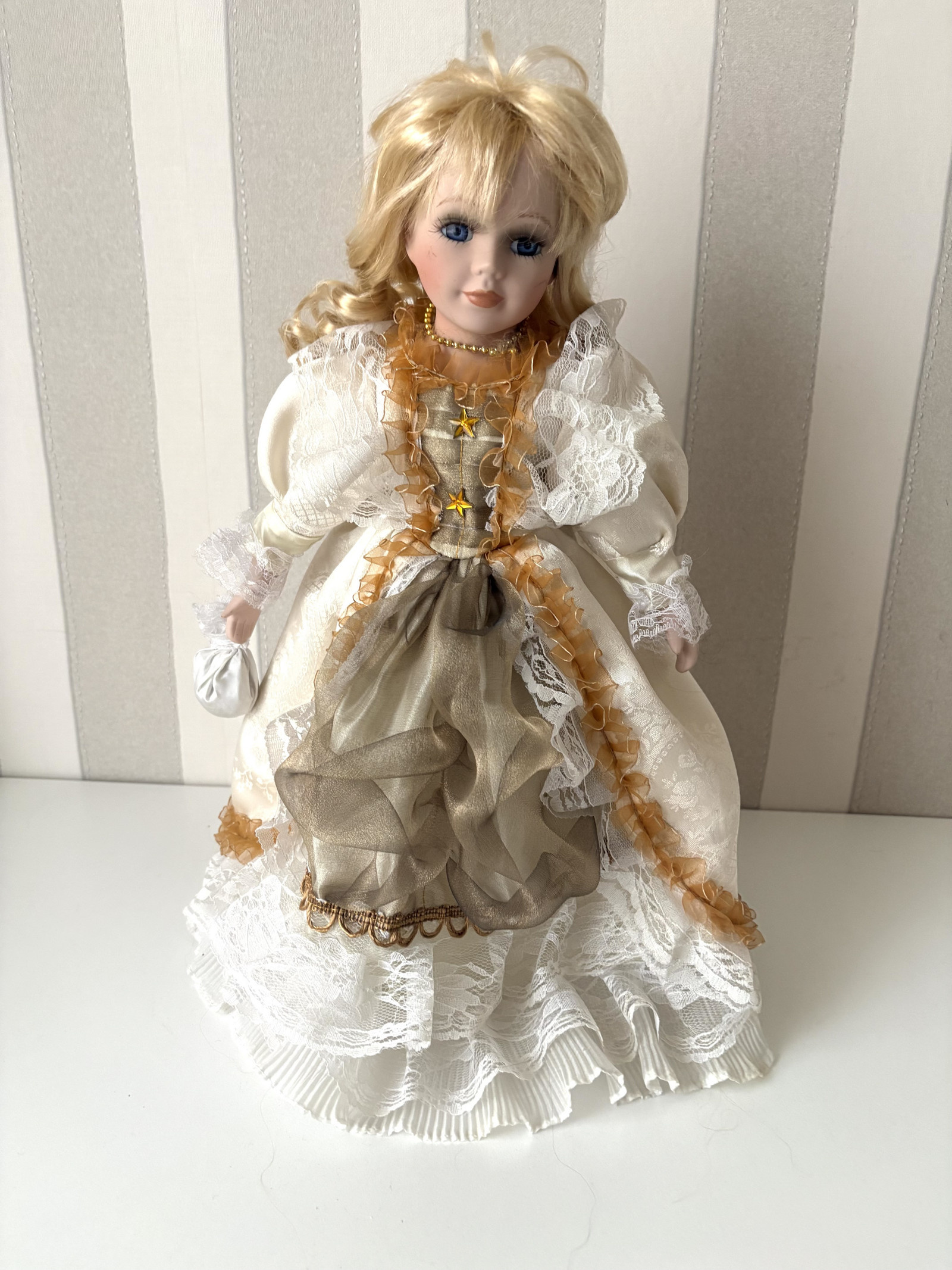 Porcelánová panenka Amalie