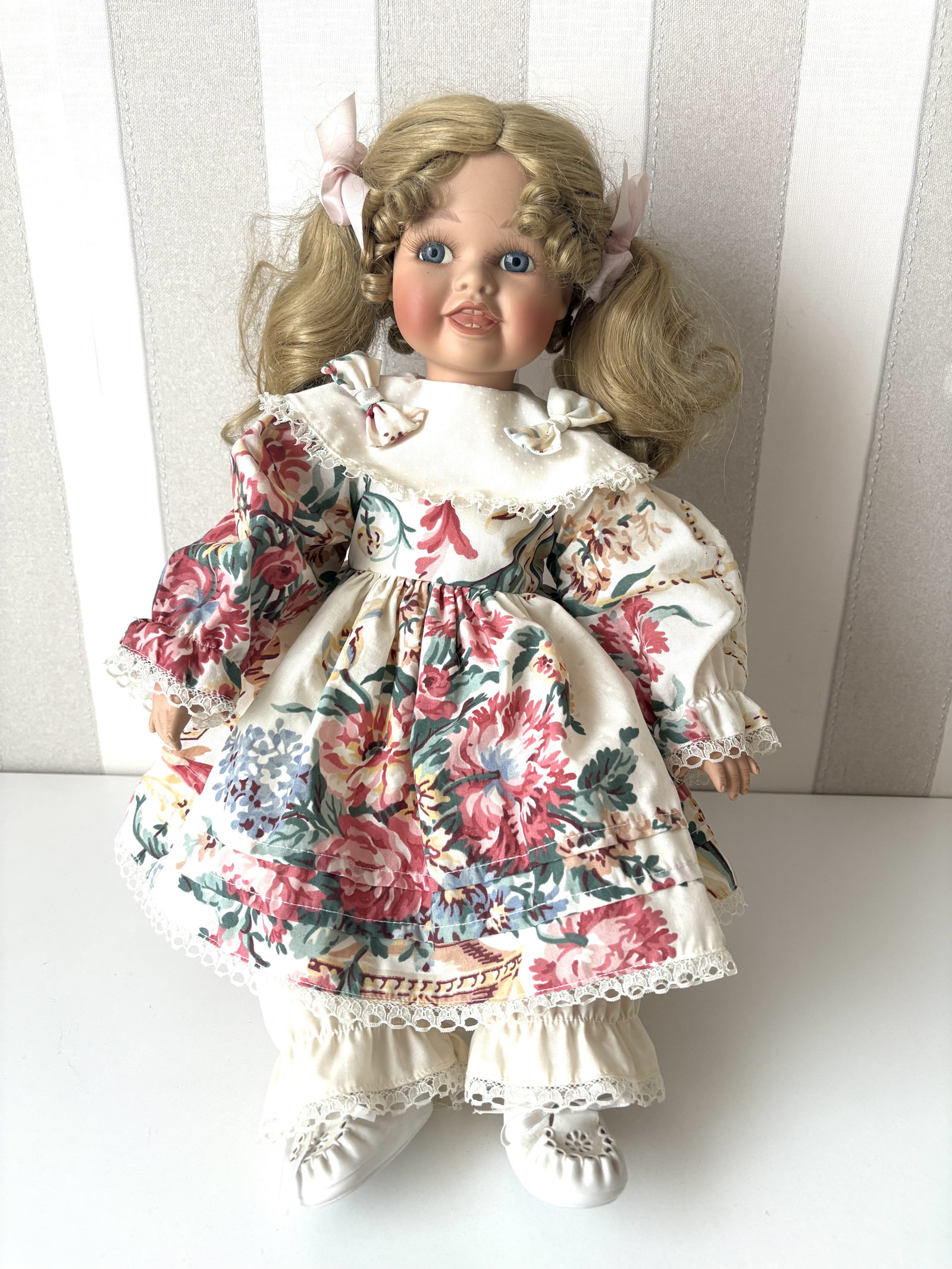 Porcelánová panenka Gabriela