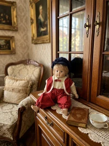 Porcelánová postavička chlapeček Daniel