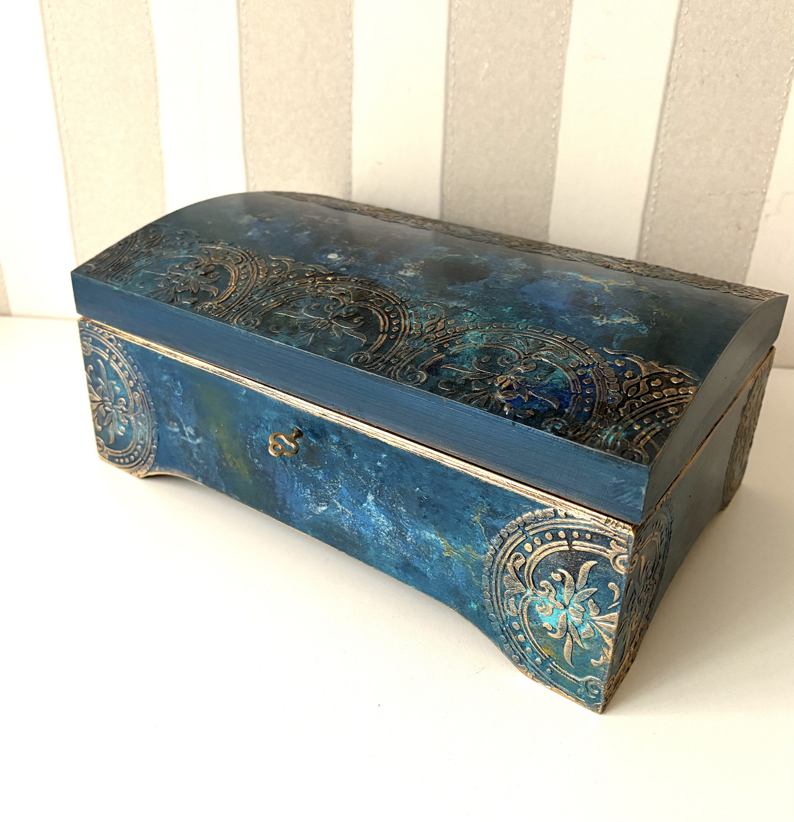 Truhla dřevěná na klíč tmavě modrá