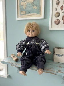 Porcelánová postavička chlapeček Dominik