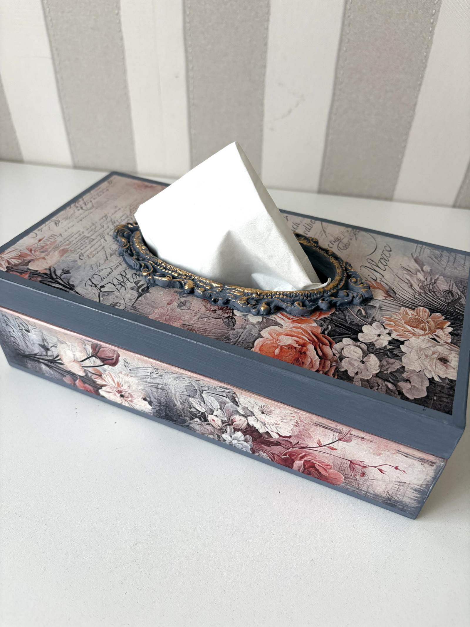 Krabička na kapesníky