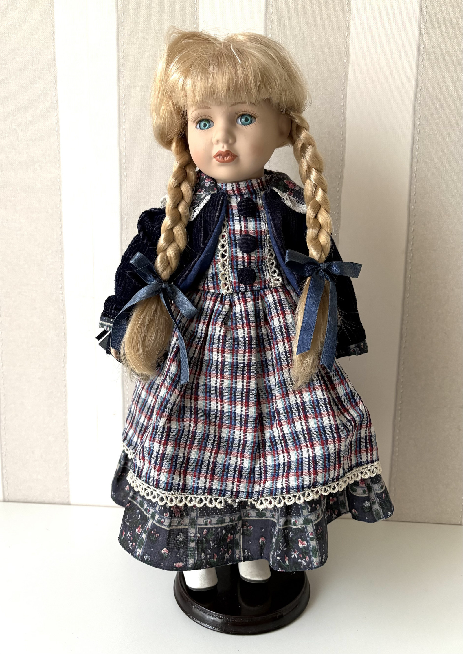 Porcelánová panenka Milada