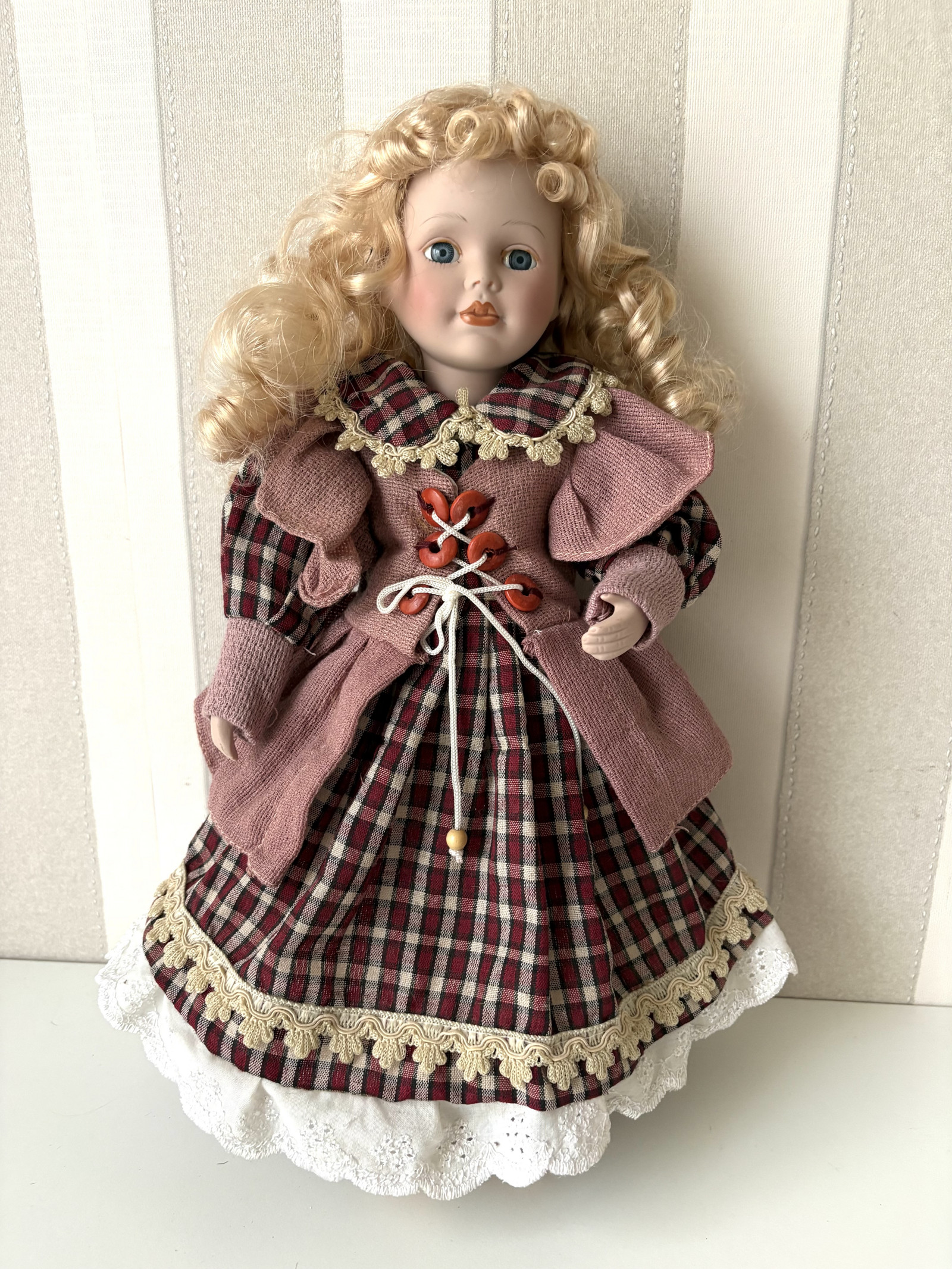 Porcelánová panenka Milada