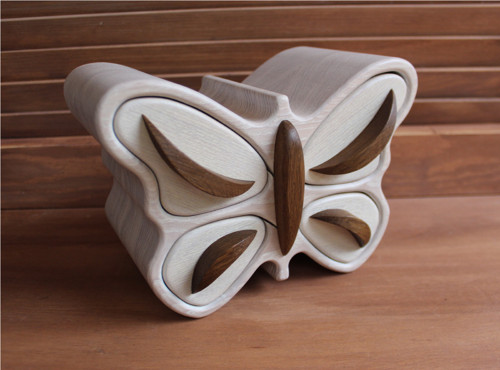 Šperkovnice motýl světlý