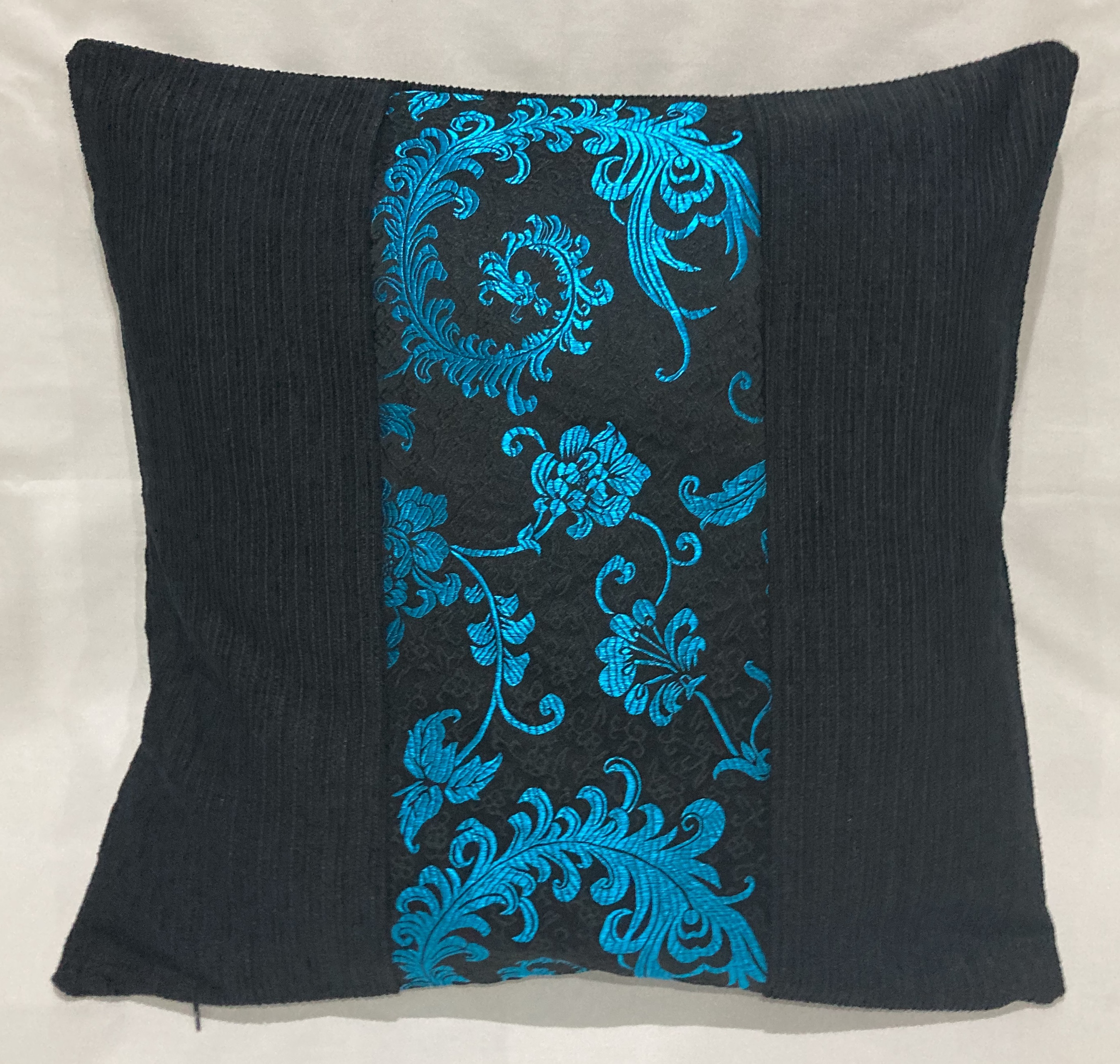 Povlak na polštář 44 x 44 cm.