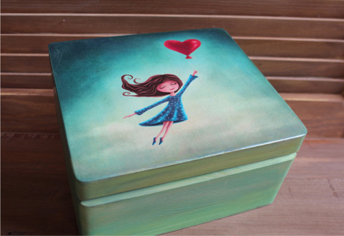 Krabička dívka s balónkem