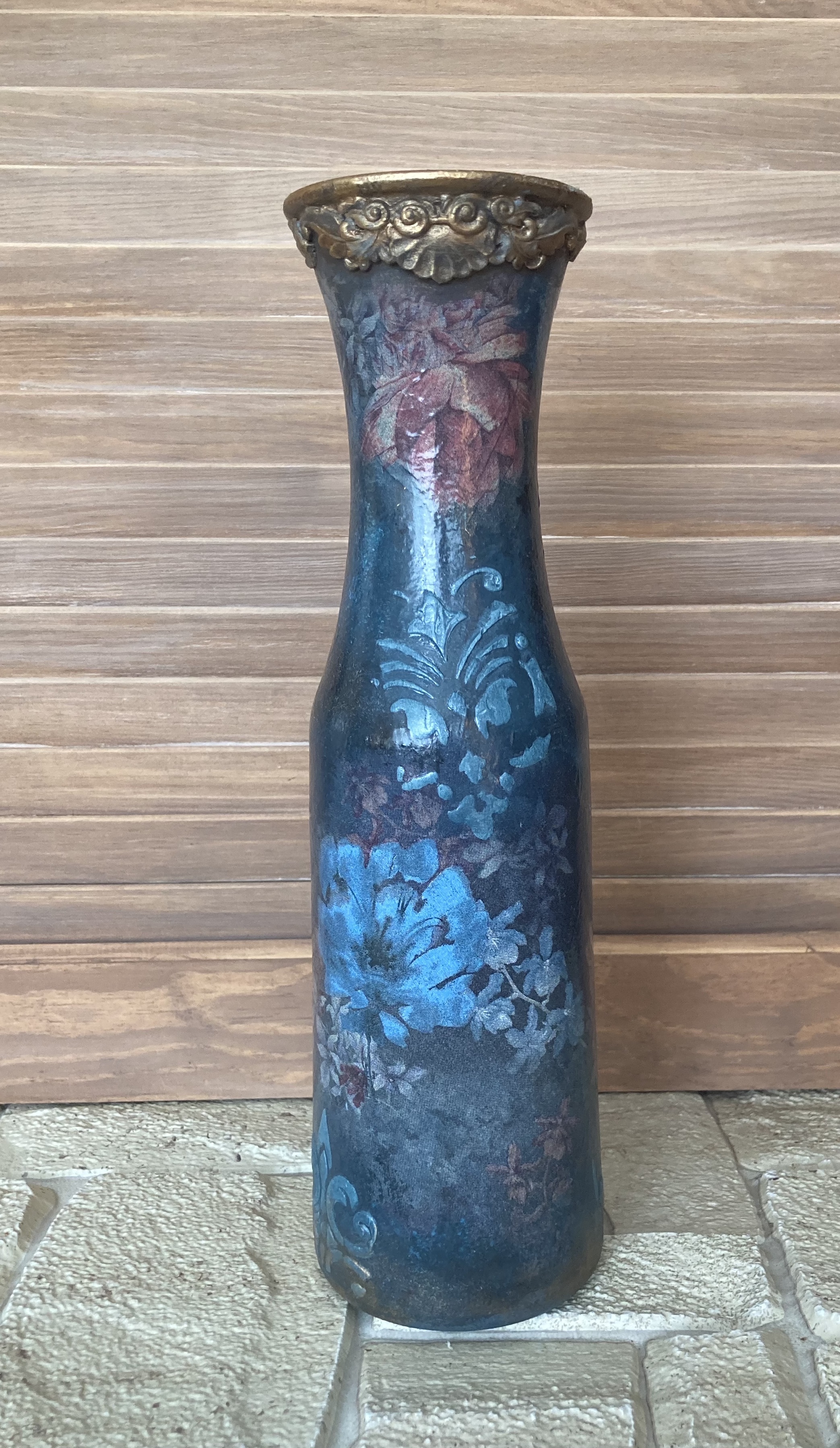 Váza skleněná zlatá s růží