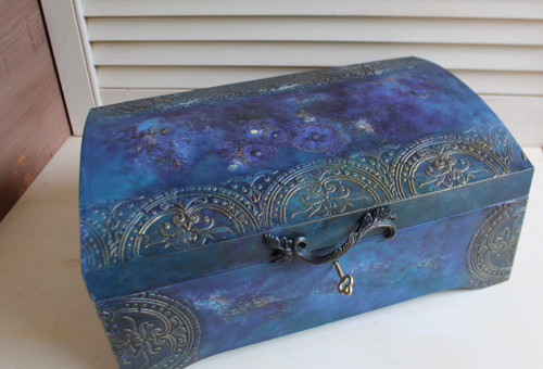 Truhla dřevěná na klíč tmavě modrá