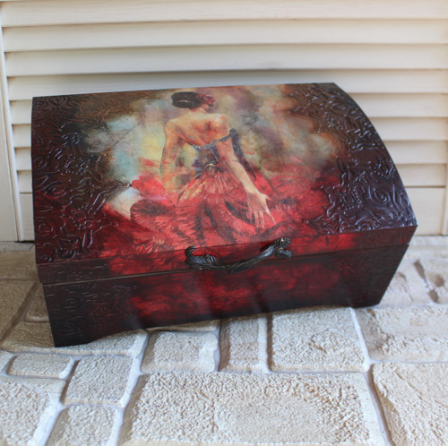 Truhla dřevěná - tanečnice