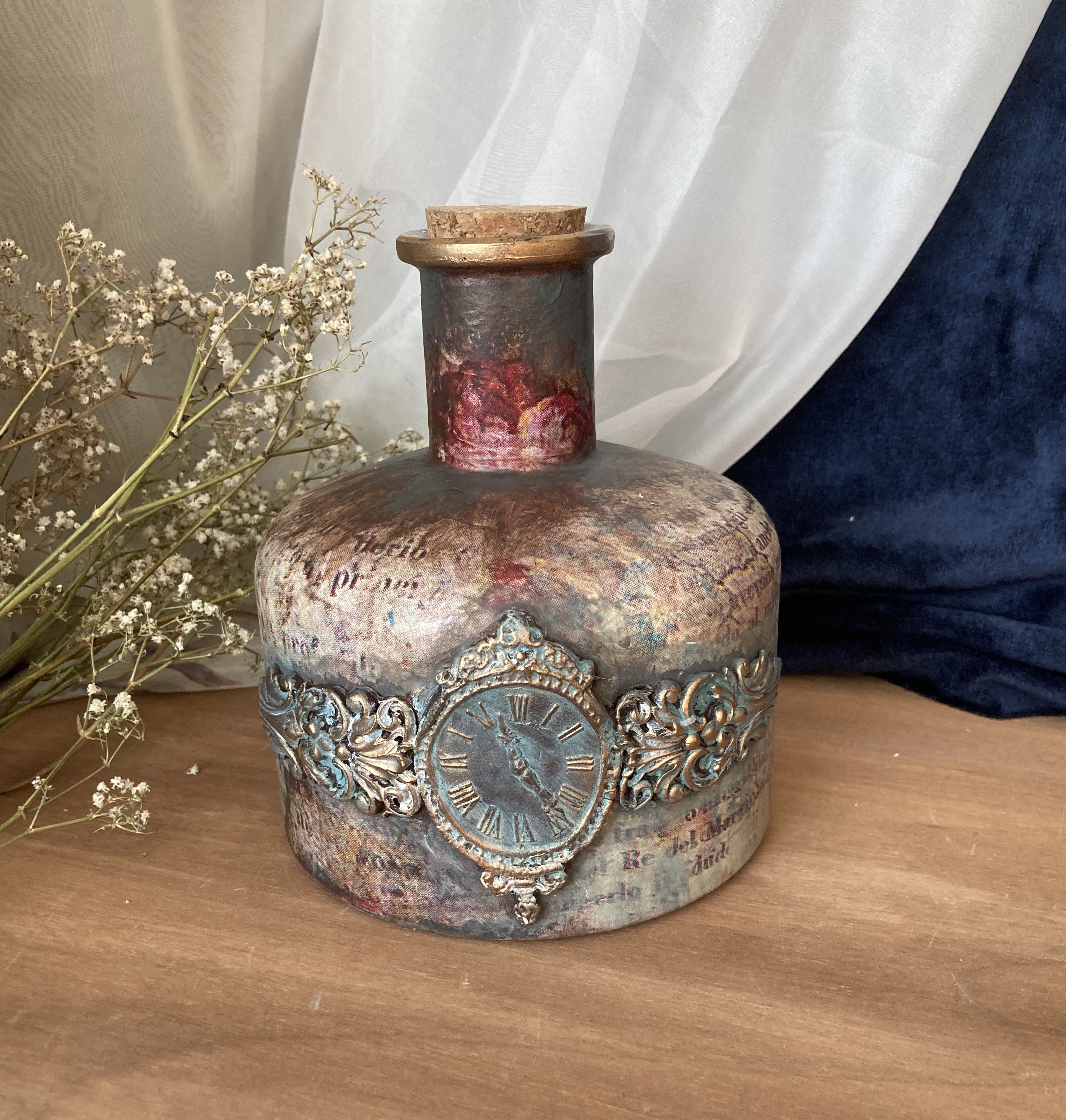 Karafa s korkovým uzávěrem