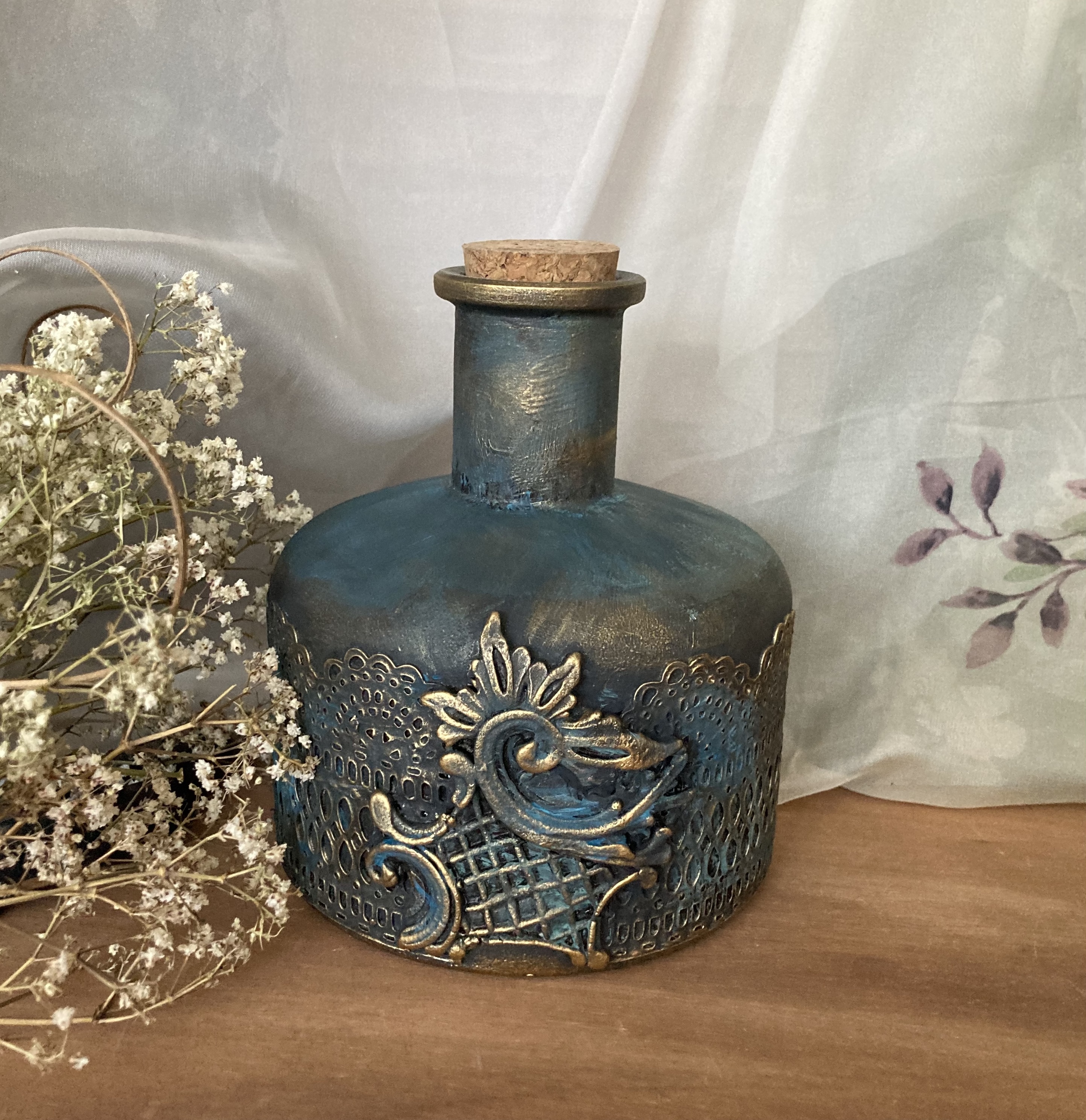 Karafa s korkovým uzávěrem