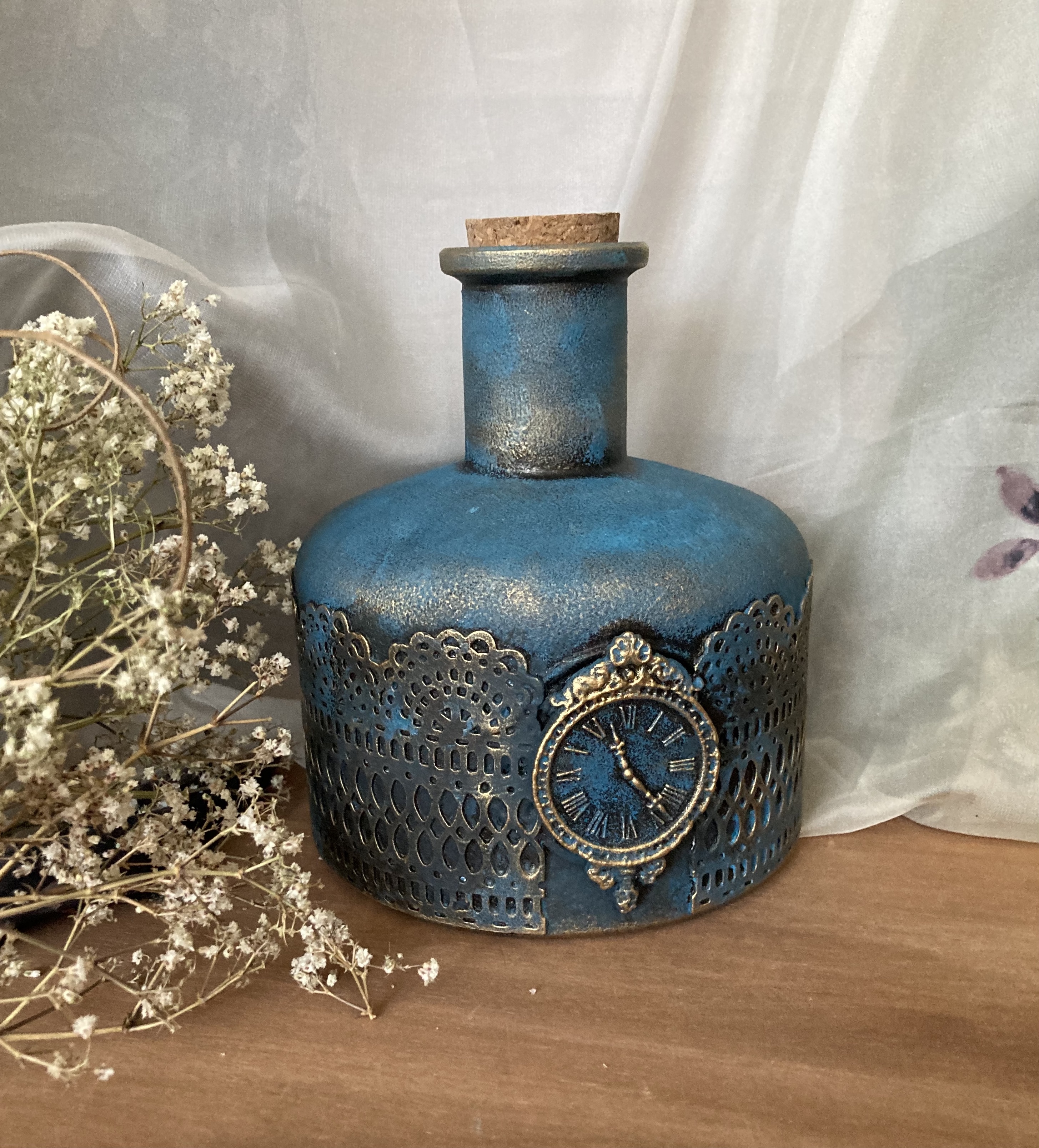 Karafa s korkovým uzávěrem