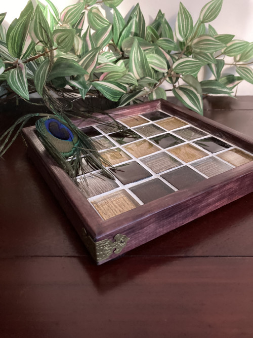 Podnos 20 x 20 x 2,5 cm.