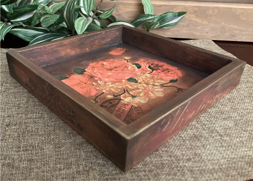 Podnos 20 x 20 x 2,5 cm.