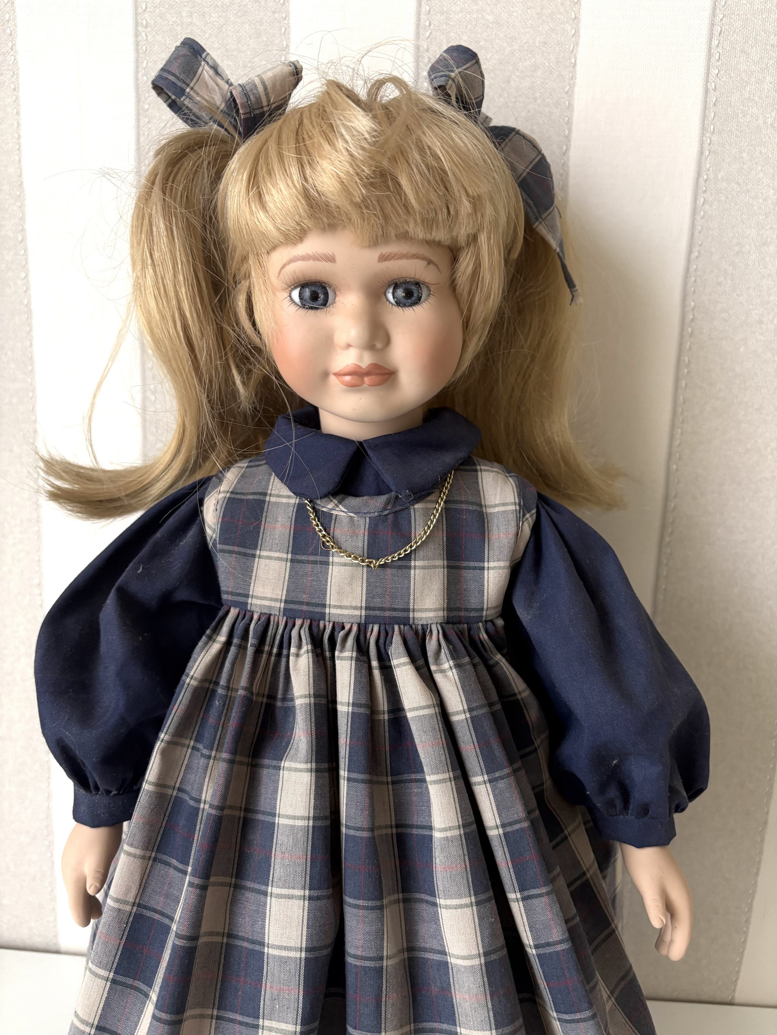 Porcelánová panenka Karolína