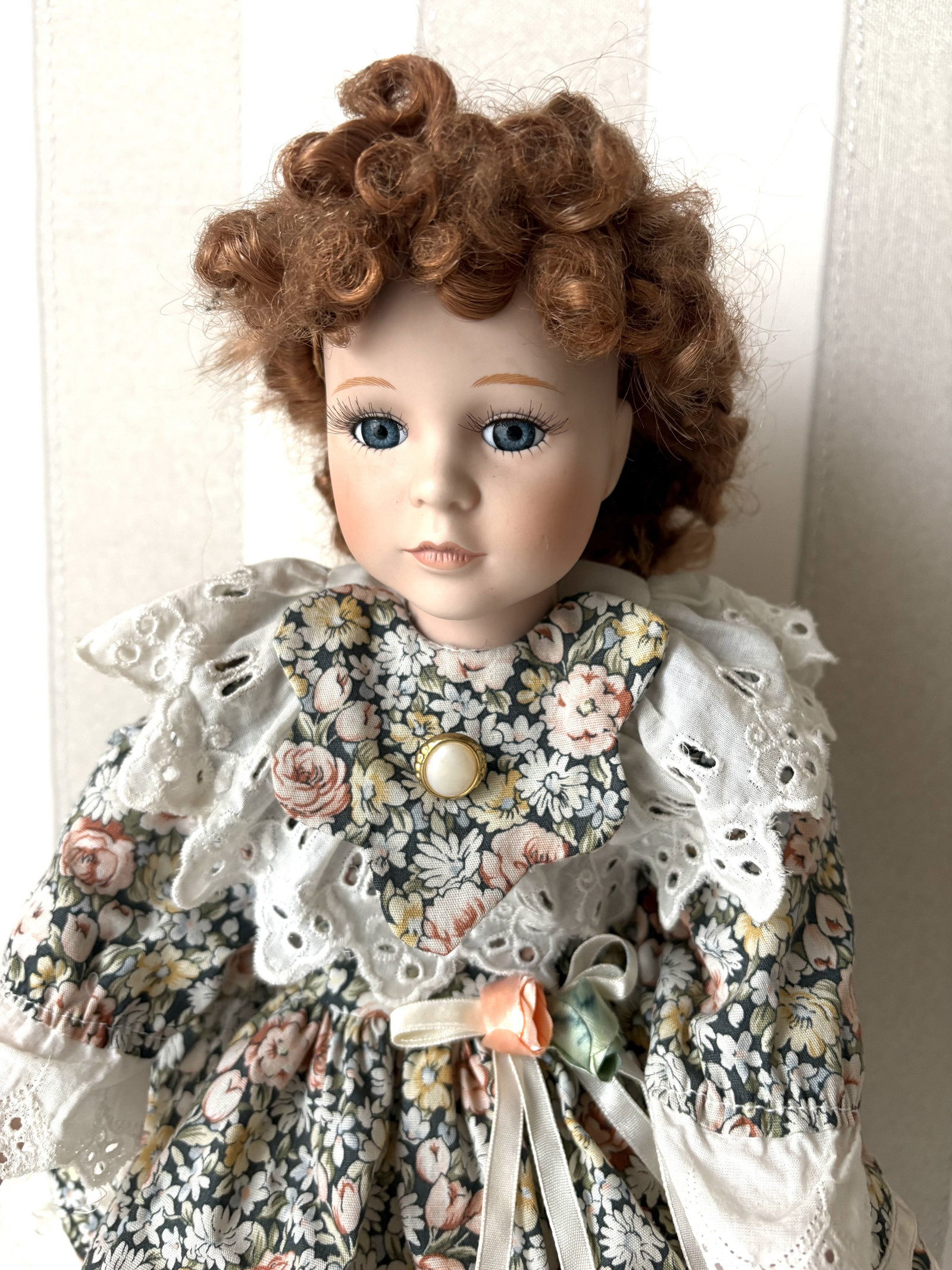 Porcelánová panenka Gertruda