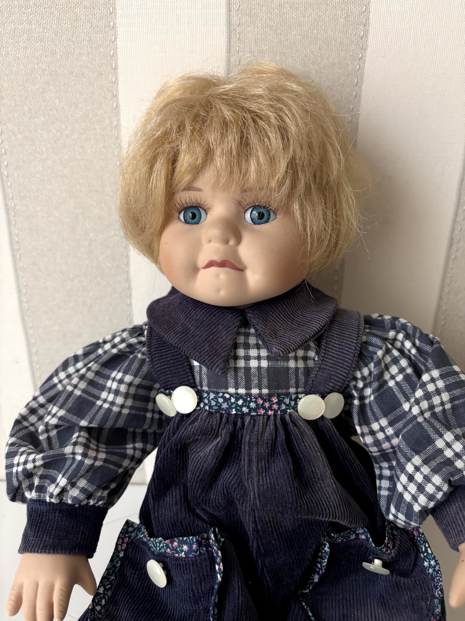 Porcelánová postavička chlapeček Dominik