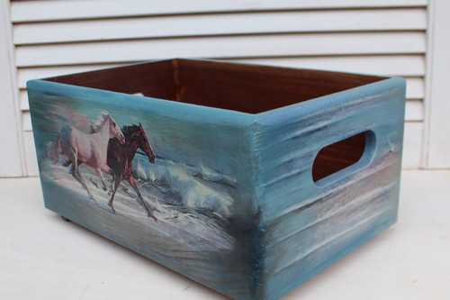 Box dřevěný koně