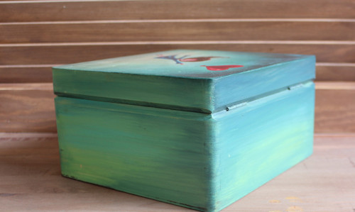 Krabička dívka s balónkem