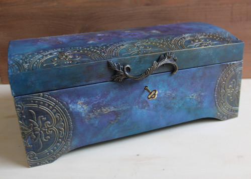 Truhla dřevěná na klíč tmavě modrá