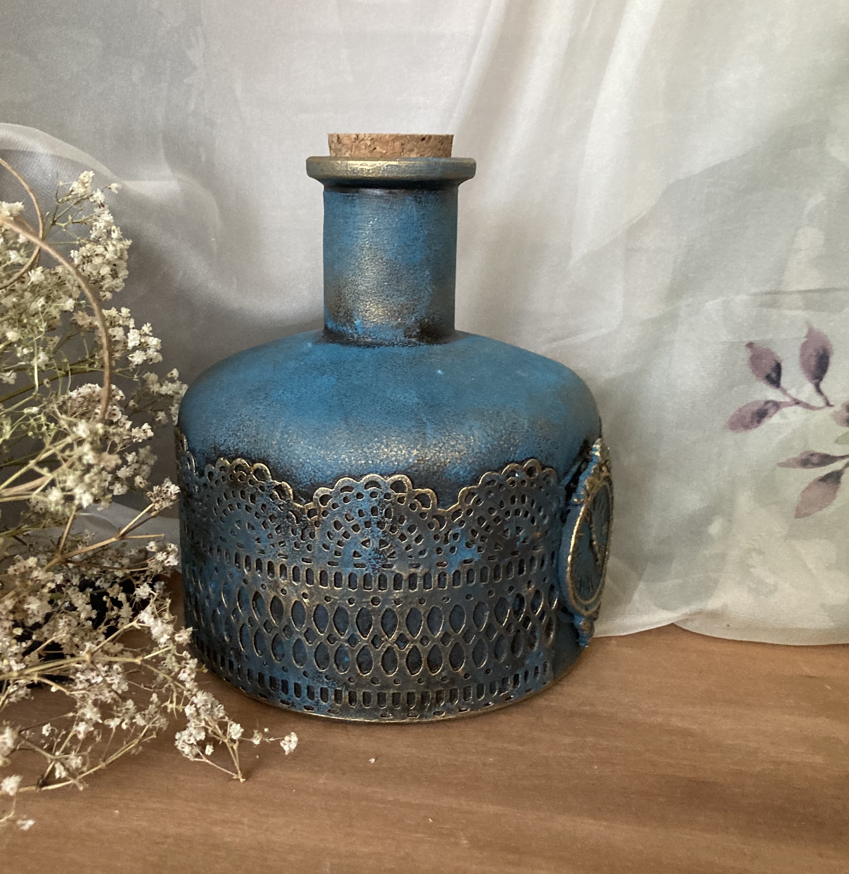 Karafa s korkovým uzávěrem