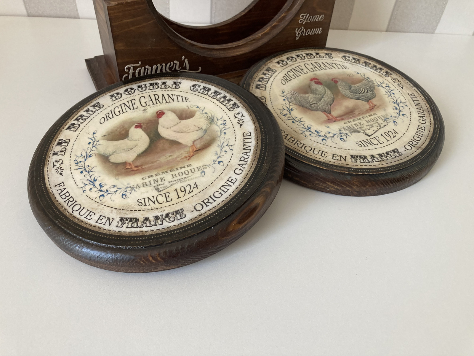 Dřevěná prkénka se stojanem