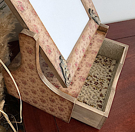 Šperkovnice (toaletka) se zrcadlem