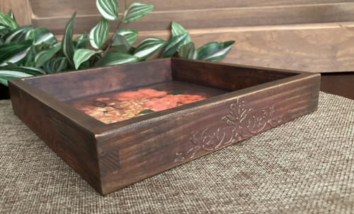 Podnos 20 x 20 x 2,5 cm.