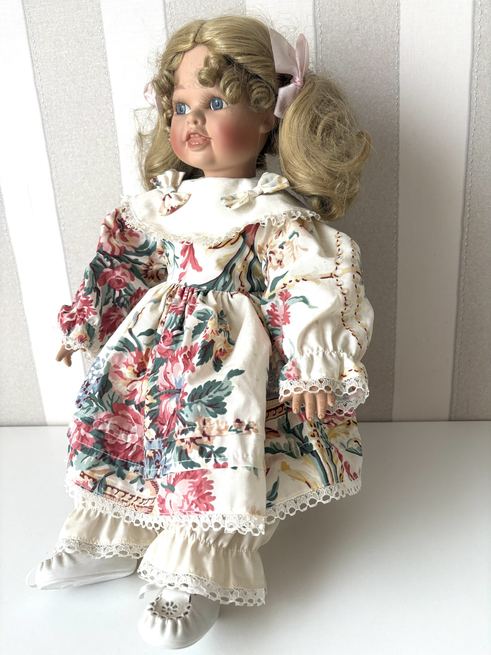 Porcelánová panenka Gabriela