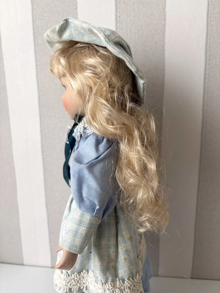 Porcelánová panenka Barbora