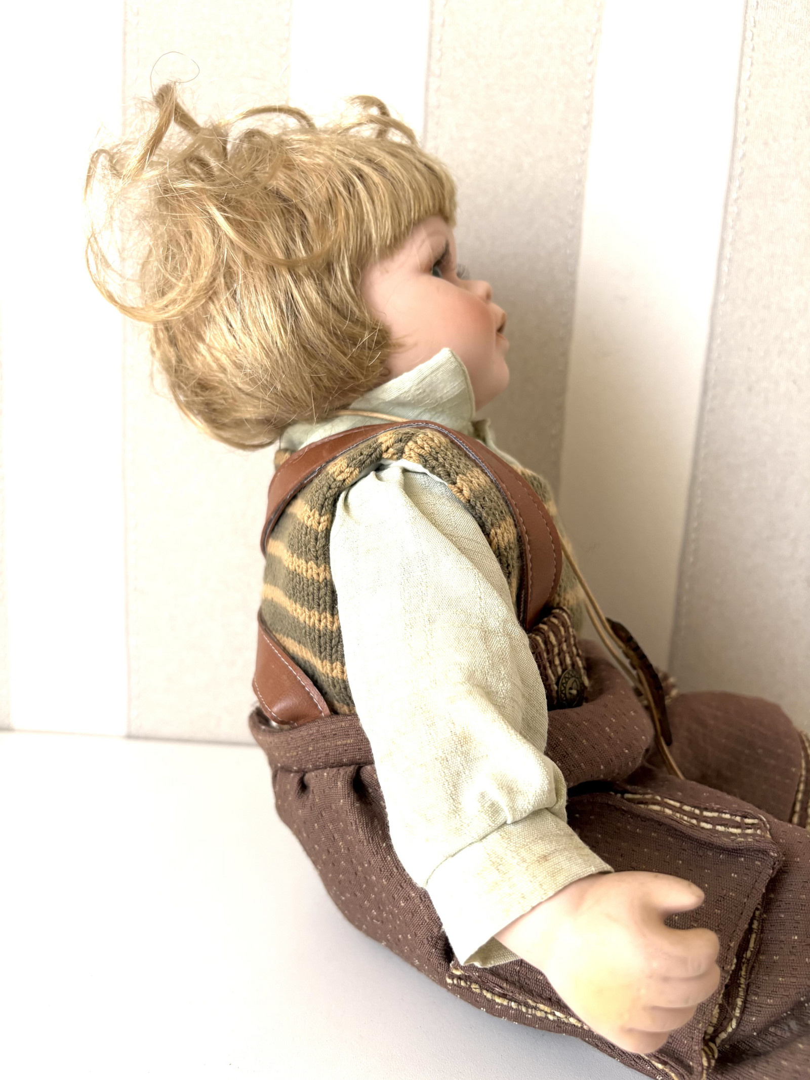 Porcelánová postavička chlapeček Aleš