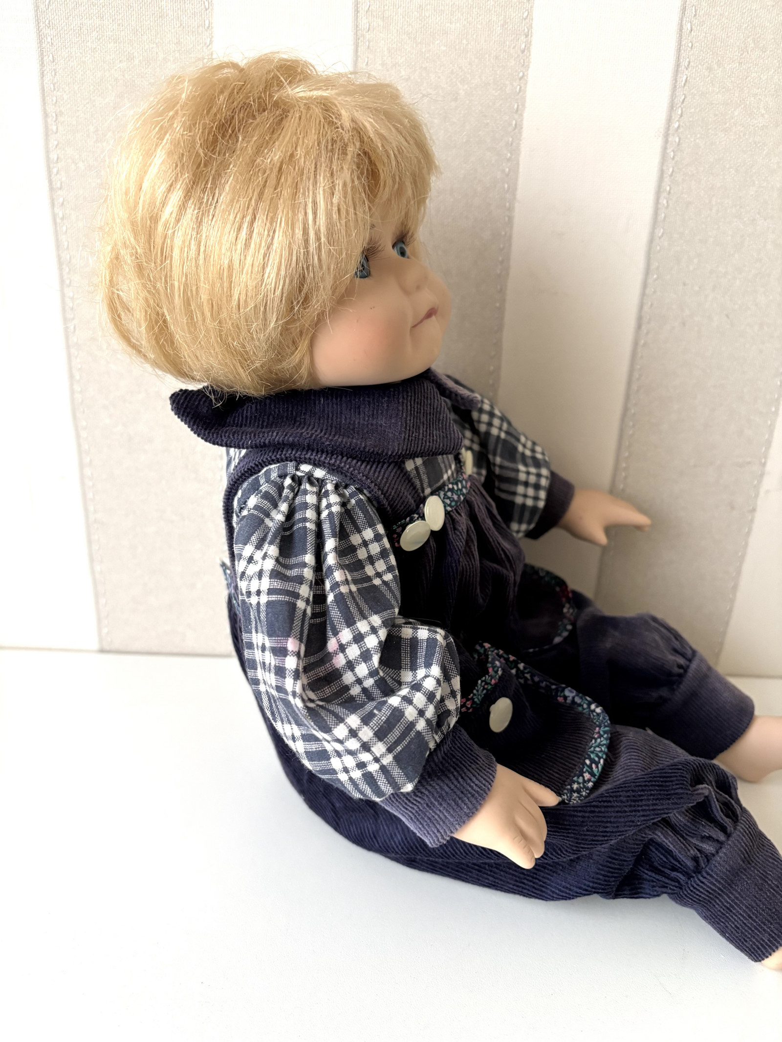 Porcelánová postavička chlapeček Dominik