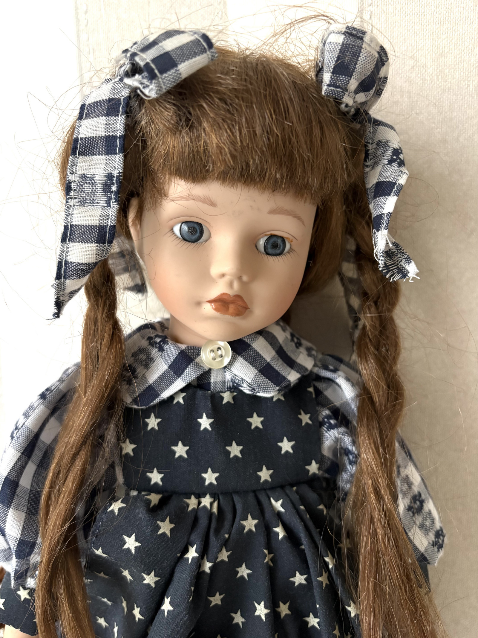 Porcelánová panenka Mia