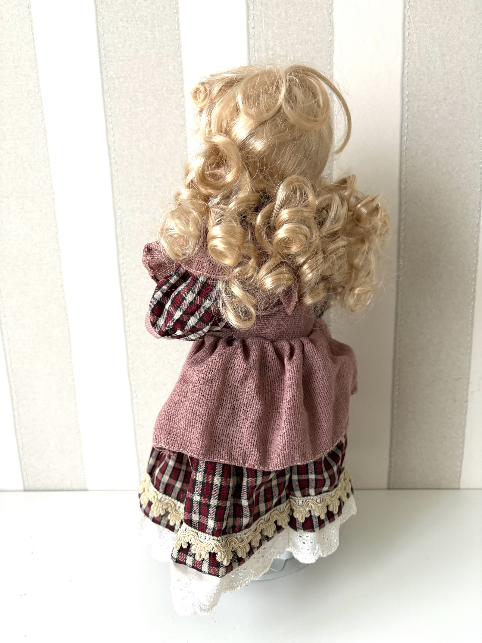 Porcelánová panenka Milada