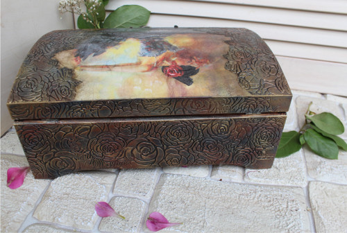 Truhla dřevěná - tanečnice