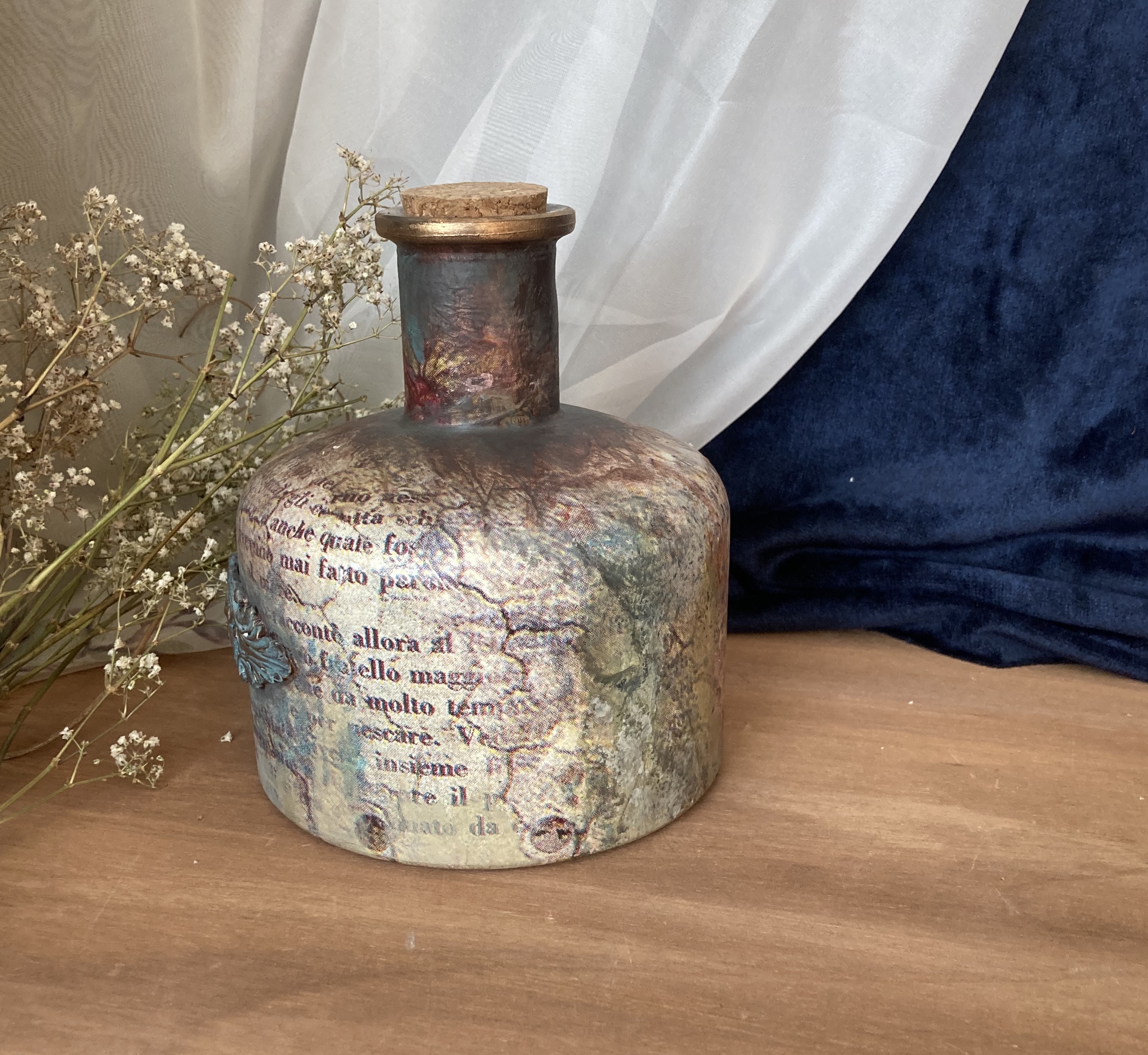 Karafa s korkovým uzávěrem