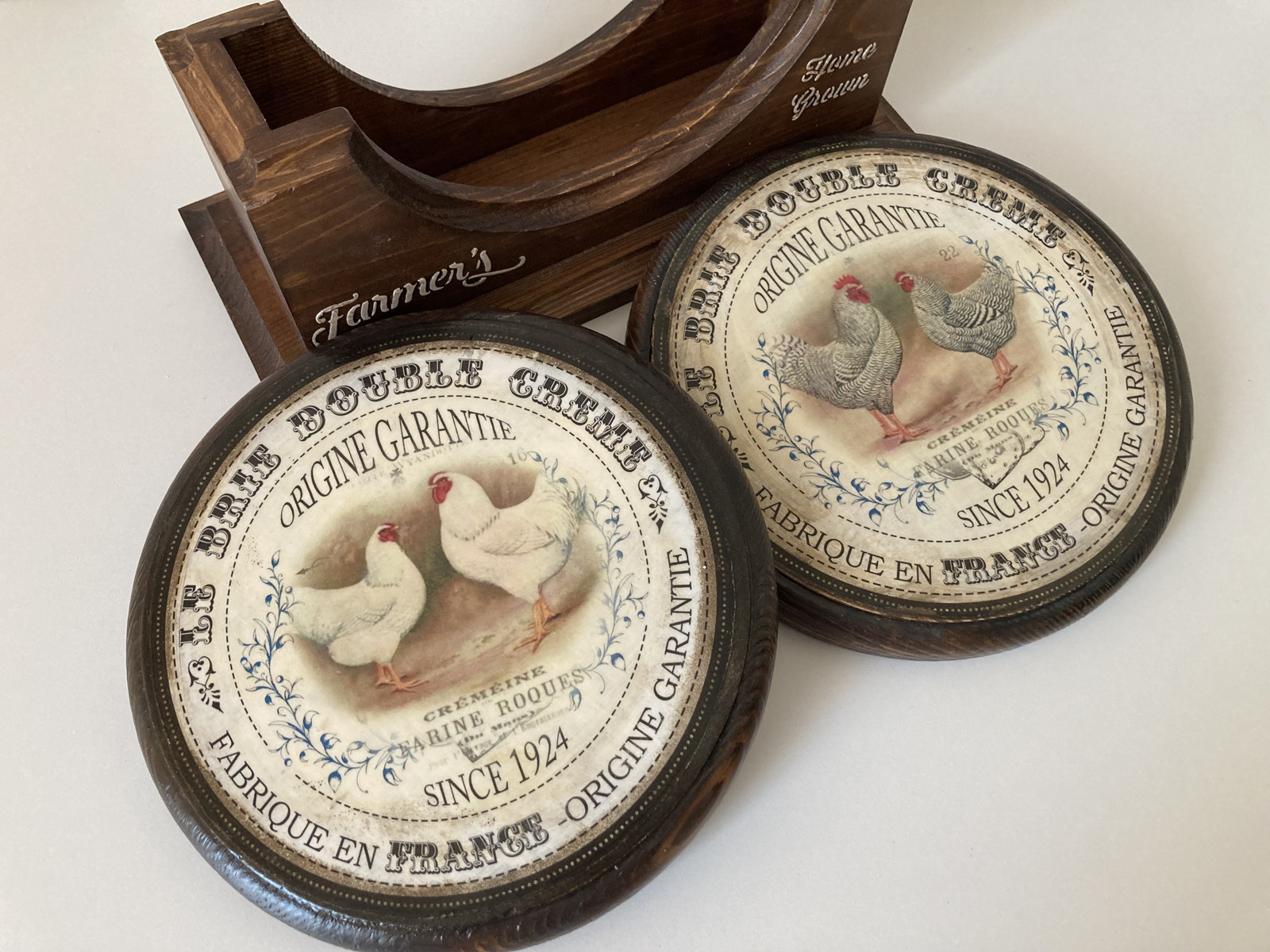 Dřevěná prkénka se stojanem