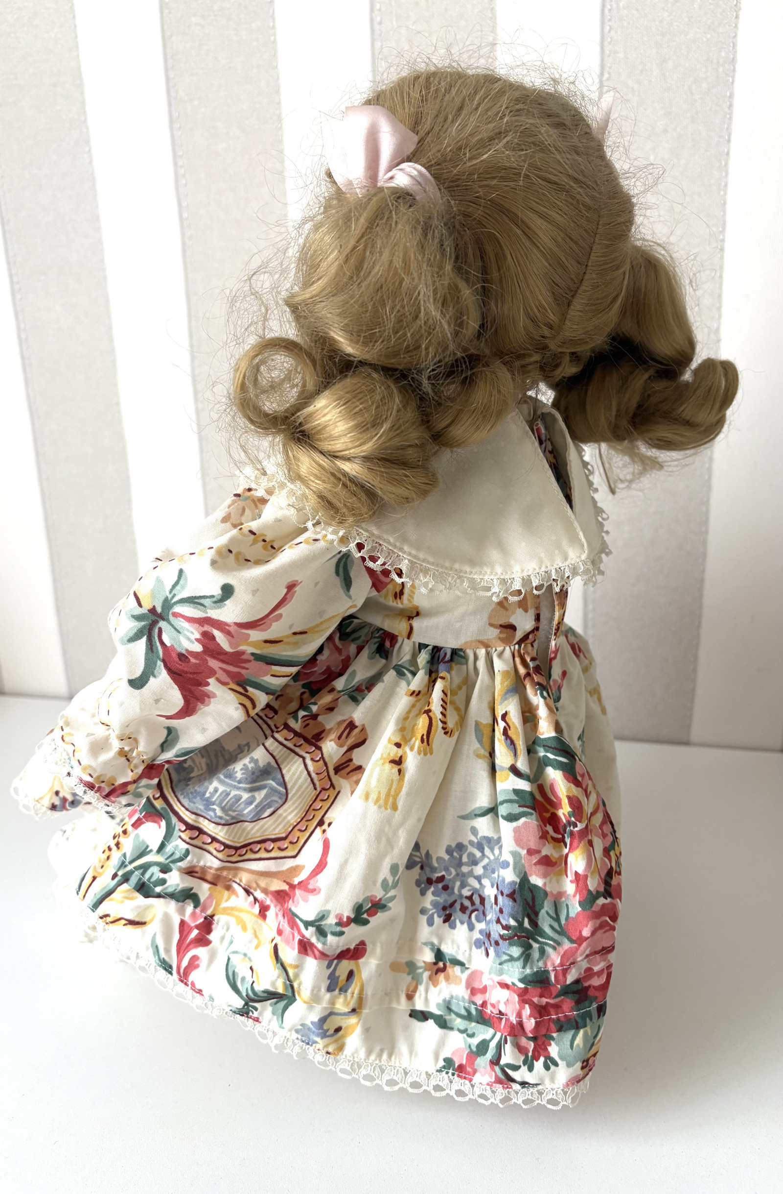 Porcelánová panenka Gabriela