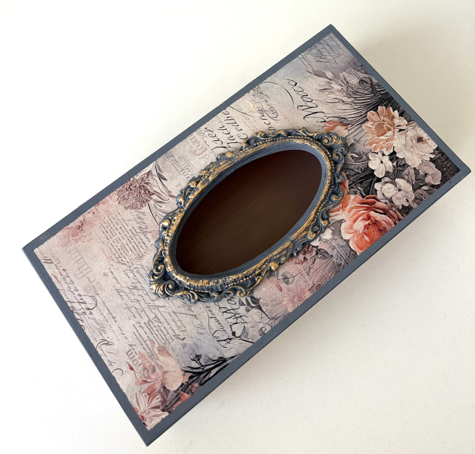 Krabička na kapesníky