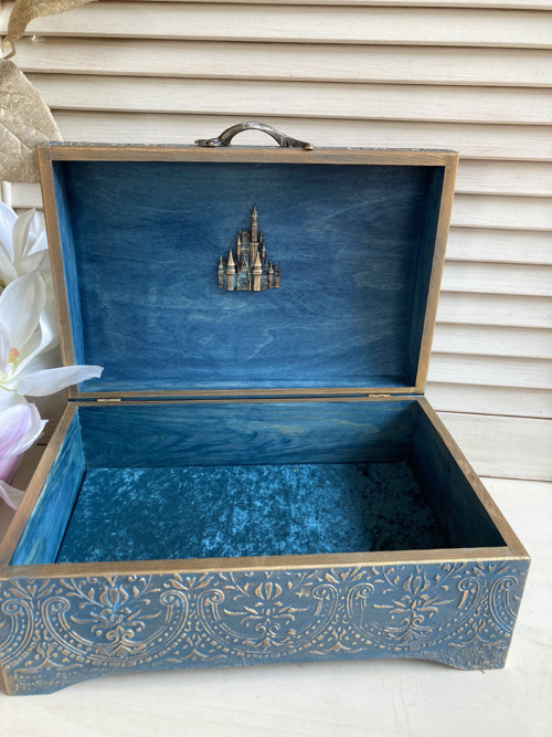 Truhla dřevěná Cas­san­dra