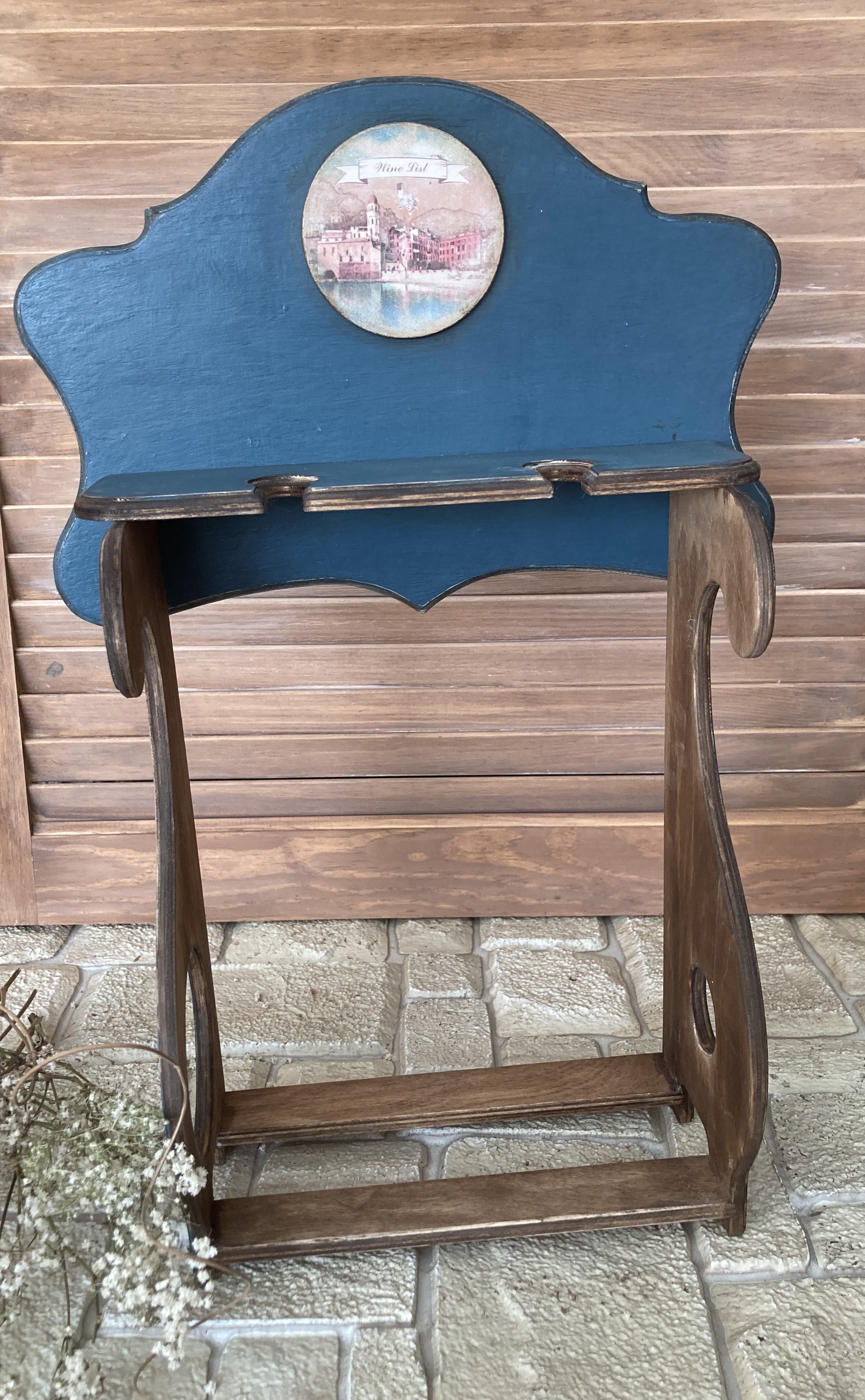 Stojan na láhev vína a dvě sklenice