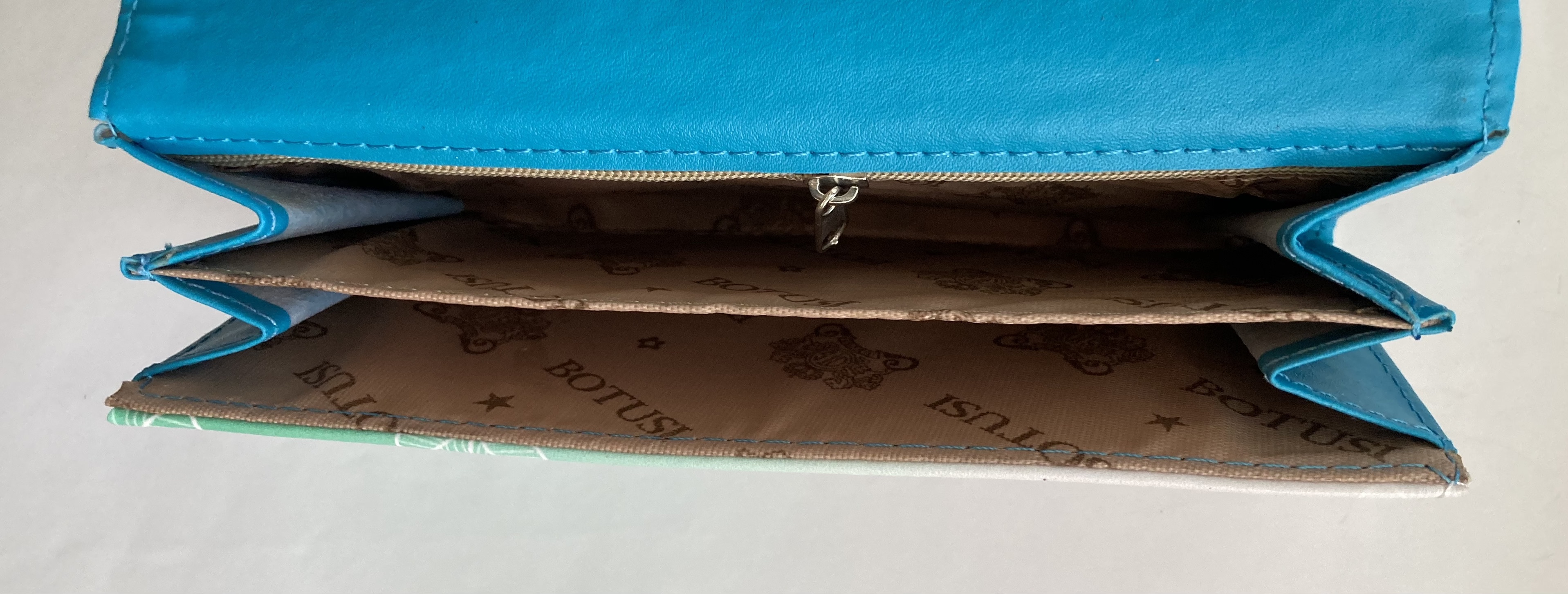 Peněženka - dívka ve zelených šatech