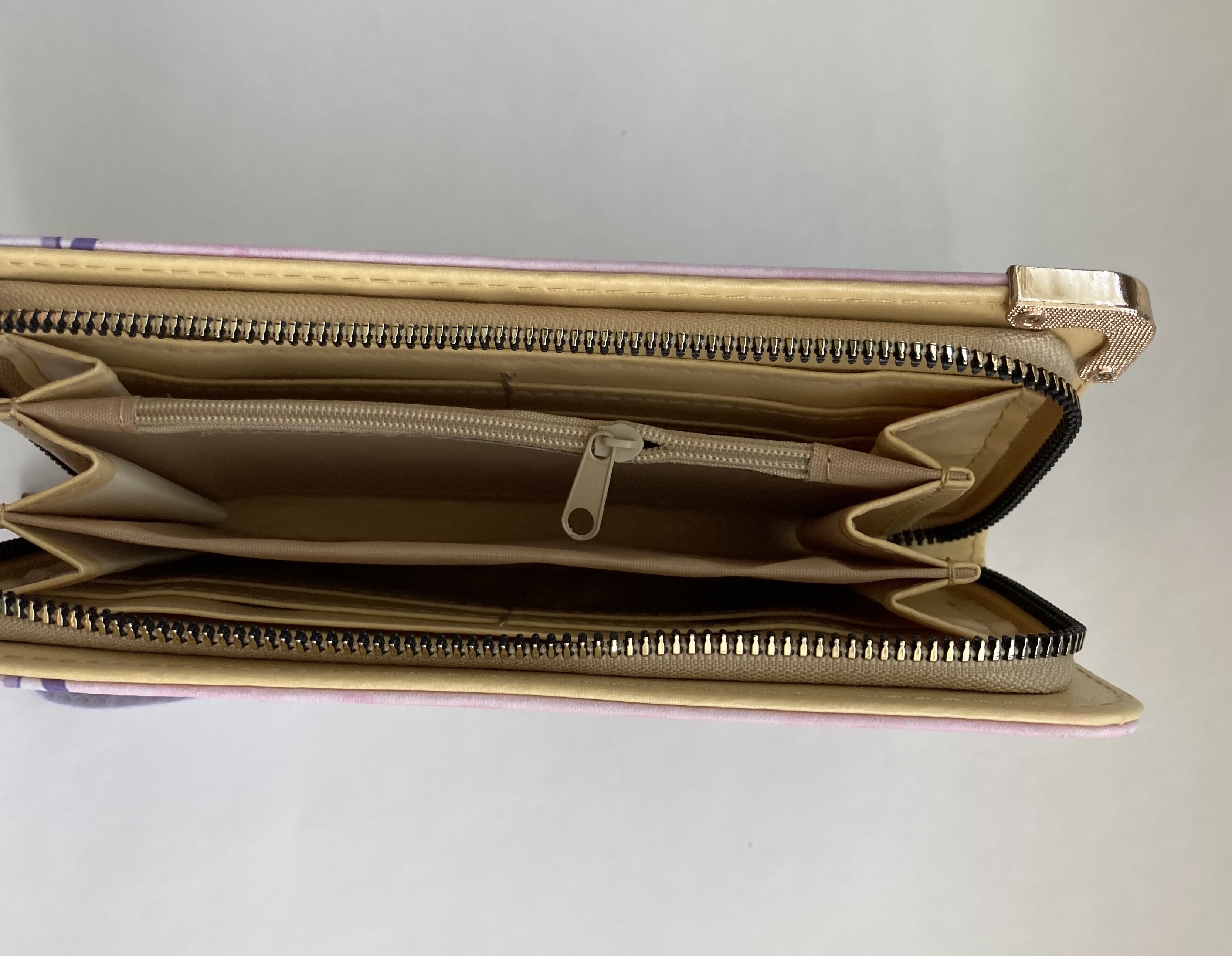 Peněženka  s poutkem na zápěstí 