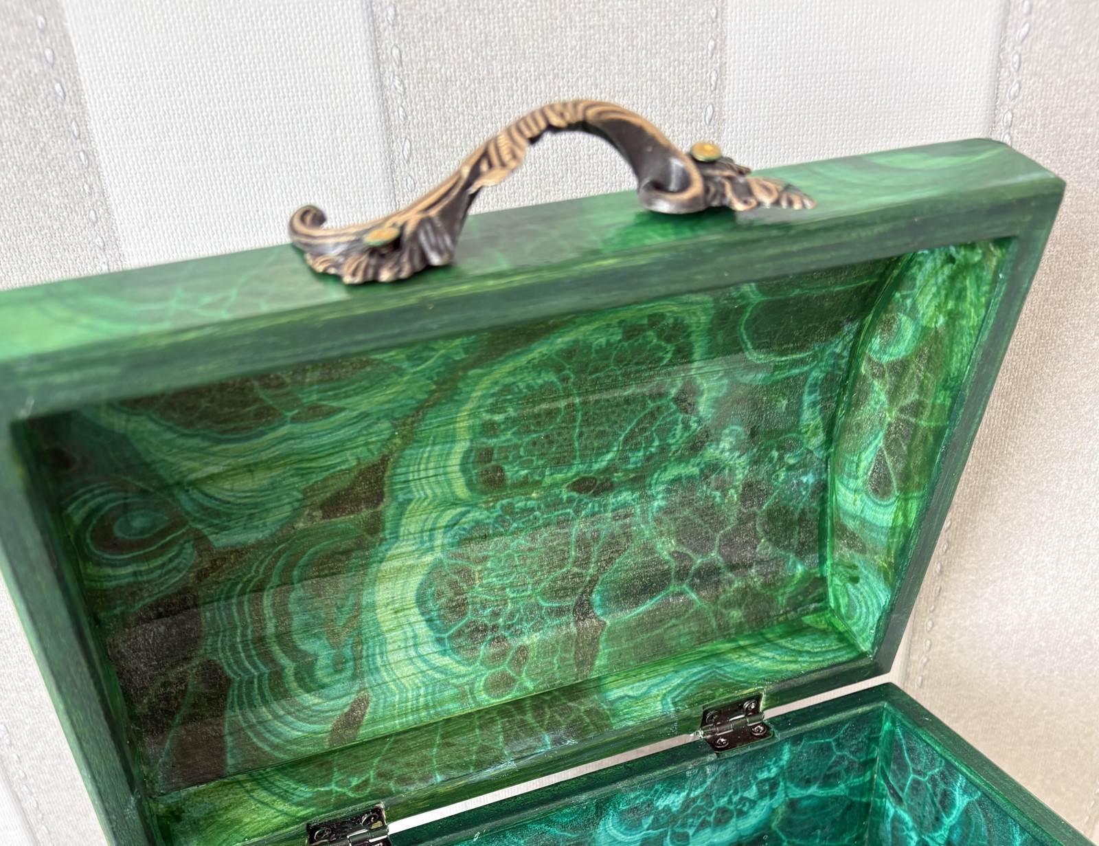 Truhla dřevěná malachit