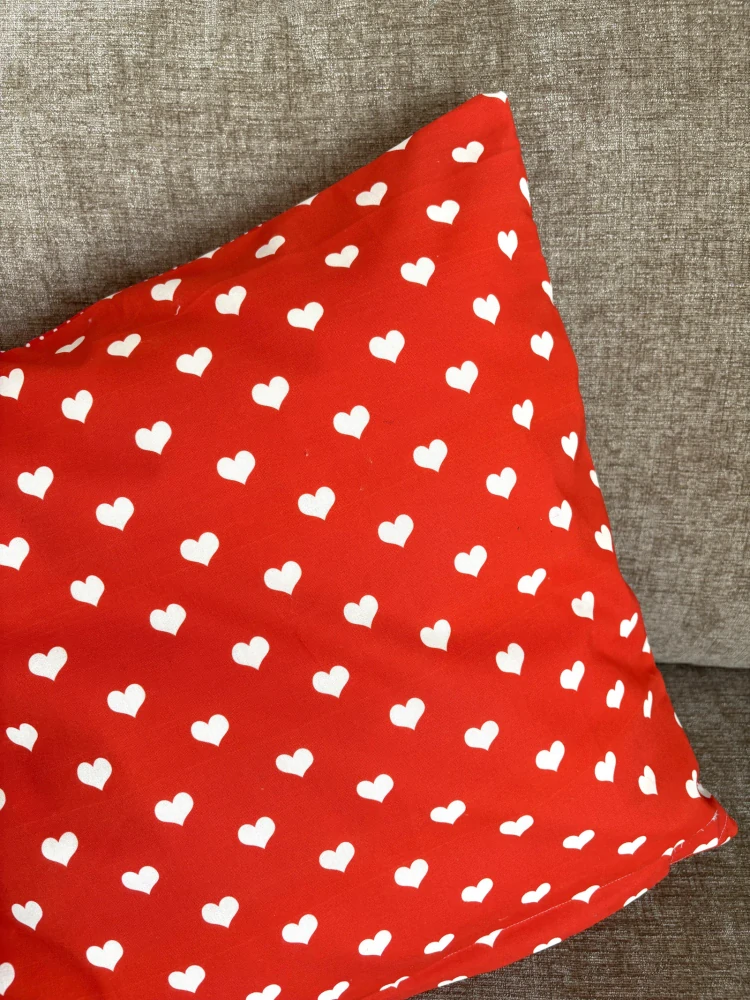 Ručně šitý dětský patchwork polštář -Kočičí kouzlo